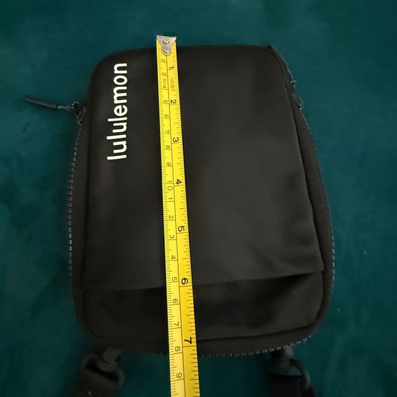 Lululemon Everywhere Belt Bag Crossbody‎ Nylon Black Adjustable Strap - Picture 11 of 15